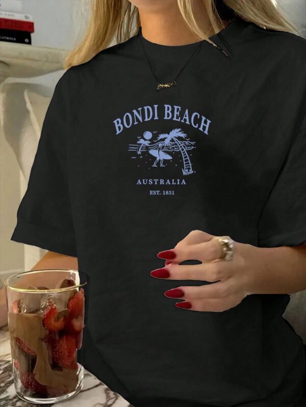 Remera Casual de Manga Corta con Estampa de Playa Bondi - Image 11