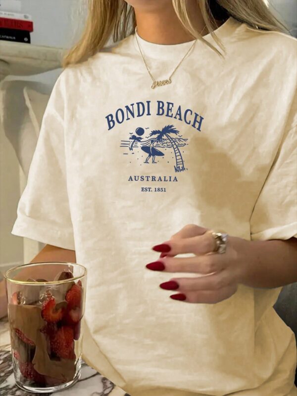 Remera Casual de Manga Corta con Estampa de Playa Bondi - Image 6