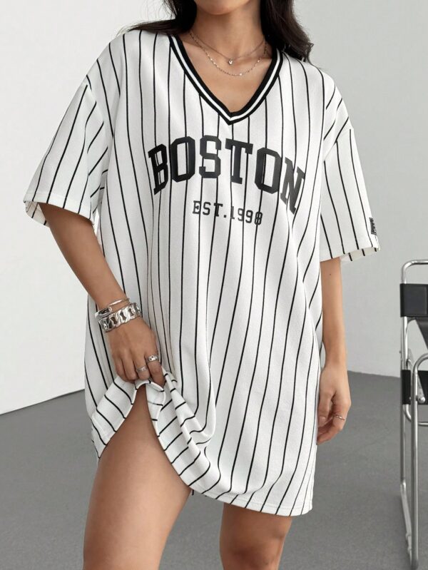 Vestido Casual de Verano con Escote en V y Estampado de Letras y Números - Image 13