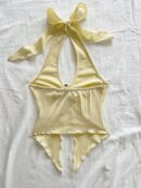 Camisola Negro Elegante con Hebilla Metálica y Dobladillo Asimétrico