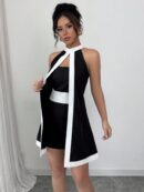 Mono de Diseño con Apertura y Cuello Halter en Contraste
