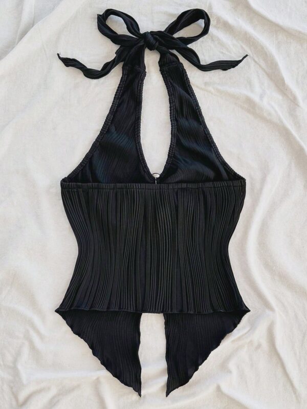 Camisola Negro Elegante con Hebilla Metálica y Dobladillo Asimétrico - Image 2