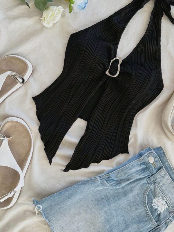 Camisola Negro Elegante con Hebilla Metálica y Dobladillo Asimétrico - Image 3