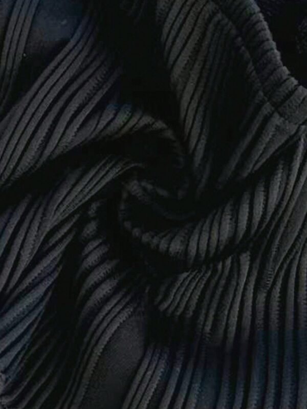 Camisola Negro Elegante con Hebilla Metálica y Dobladillo Asimétrico - Image 7