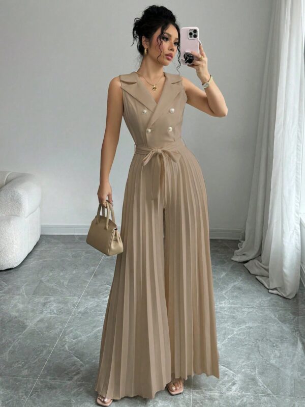 Mono Elegante de Doble Botonadura con Pliegues y Cinturón