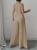 Mono Elegante de Doble Botonadura con Pliegues y Cinturón