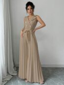 Mono Elegante de Doble Botonadura con Pliegues y Cinturón