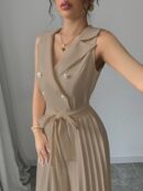 Mono Elegante de Doble Botonadura con Pliegues y Cinturón