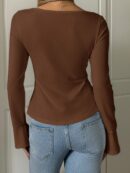 Top Casual de Manga Larga con Cuello de Estrás y Color Sólido