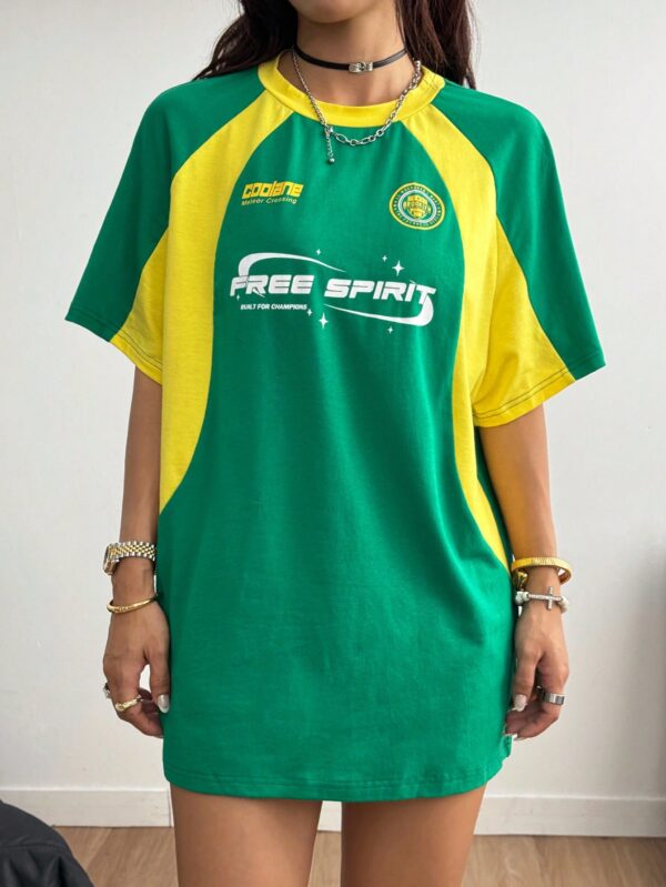 Remera Oversize Deportiva con Estampado de Bloques de Colores - Image 33