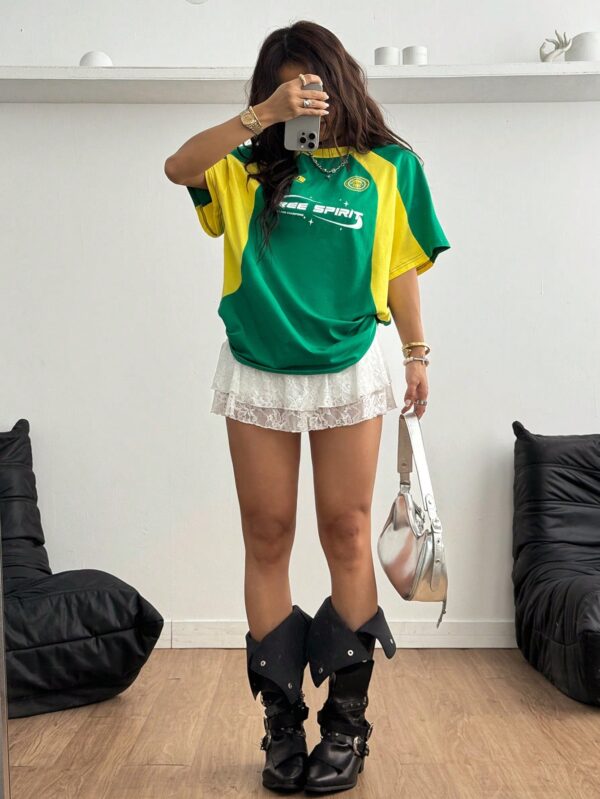 Remera Oversize Deportiva con Estampado de Bloques de Colores - Image 34