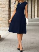 Vestido Mini de Punto Negro Elegante con Cintura Entallada