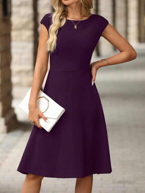 Vestido Mini de Punto Negro Elegante con Cintura Entallada - Image 5