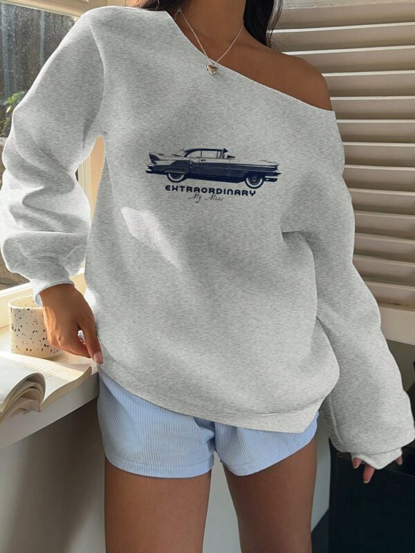 Sudadera Vintage con Estampado de Auto y Hombros Descubiertos - Image 15