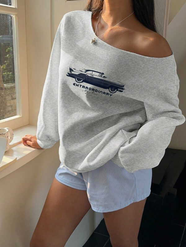 Sudadera Vintage con Estampado de Auto y Hombros Descubiertos - Image 16