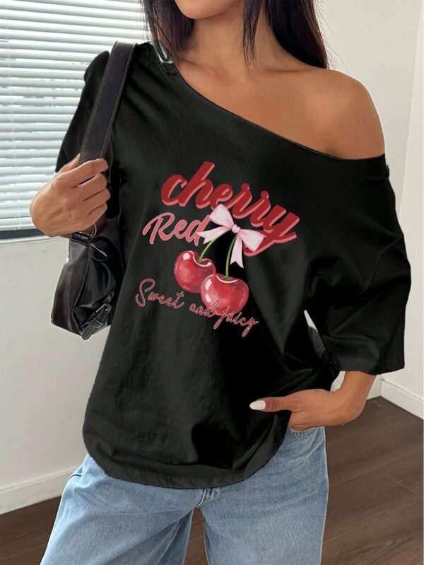 Remera Asimétrica Estampada de Hibiscus y Hombro Descubierto - Image 11