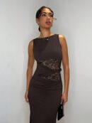 Vestido Largo Elegante con Detalles de Encaje y Abertura