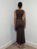 Vestido Largo Elegante con Detalles de Encaje y Abertura
