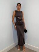 Vestido Largo Elegante con Detalles de Encaje y Abertura