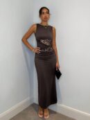 Vestido Largo Elegante con Detalles de Encaje y Abertura