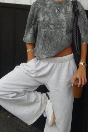 Remera Casual Oversize con Estampado Camuflado y Manga Corta