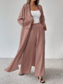 Conjunto de Abrigo Largo y Pantalones Anchos con Contraste