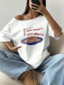 Remera Asimétrica Estampada de Hibiscus y Hombro Descubierto