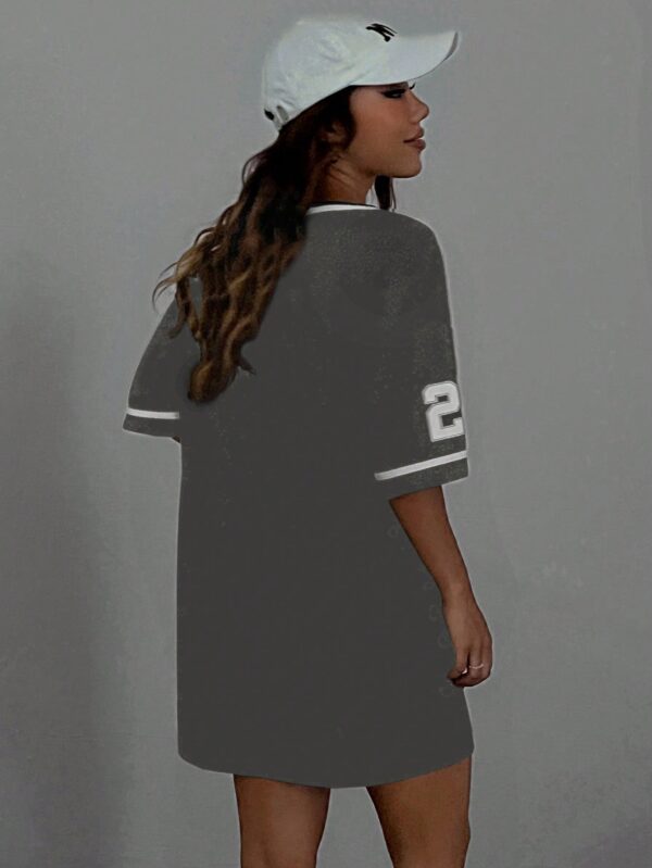 Vestido Casual de Verano con Escote en V y Estampado de Letras y Números - Image 20