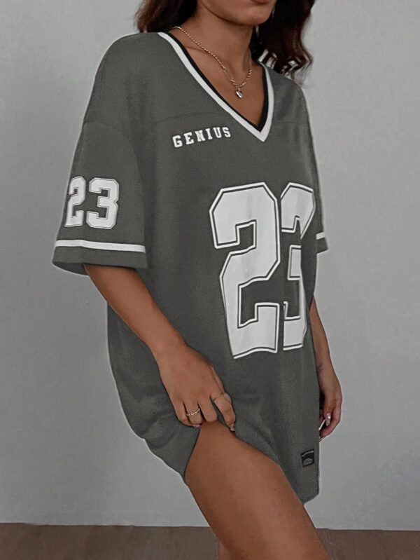 Vestido Casual de Verano con Escote en V y Estampado de Letras y Números - Image 23