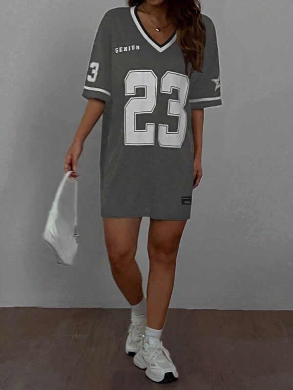 Vestido Casual de Verano con Escote en V y Estampado de Letras y Números - Image 24