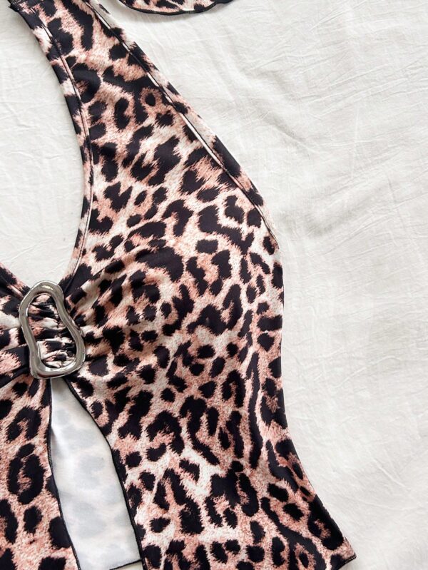 Camisola Negro Elegante con Hebilla Metálica y Dobladillo Asimétrico - Image 58