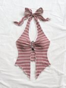 Camisola Negro Elegante con Hebilla Metálica y Dobladillo Asimétrico