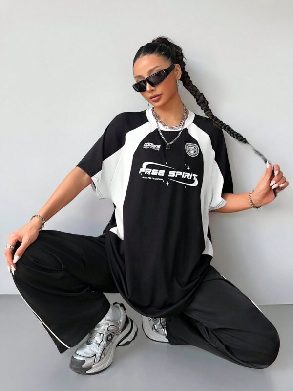 Remera Oversize Deportiva con Estampado de Bloques de Colores - Image 18