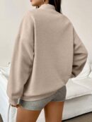 Buzo Cuello Alto con Medio Cierre y Capucha - Estilo Casual