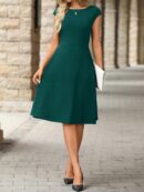 Vestido Mini de Punto Negro Elegante con Cintura Entallada