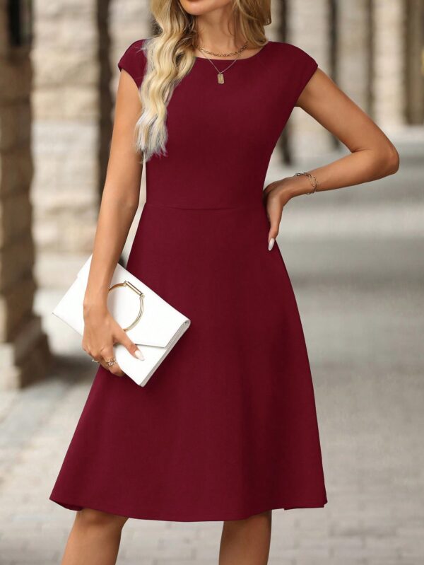 Vestido Mini de Punto Negro Elegante con Cintura Entallada - Image 17