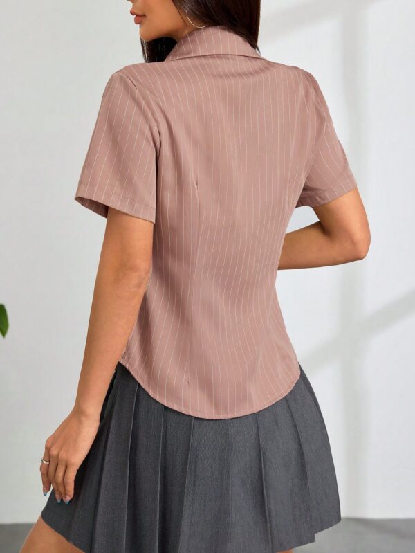 Camisa Rayada de Mujer con Botones y Manga Corta, Ajuste Slim - Image 38