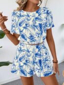 Conjunto Casual de Crop Top y Shorts con Estampado Geométrico