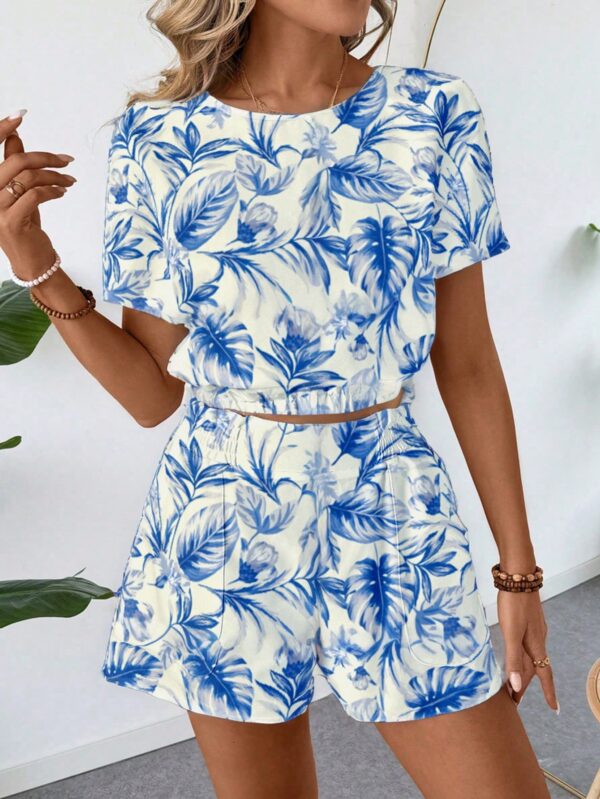 Conjunto Casual de Crop Top y Shorts con Estampado Geométrico - Image 23