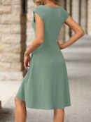 Vestido Mini de Punto Negro Elegante con Cintura Entallada