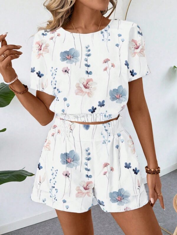 Conjunto Casual de Crop Top y Shorts con Estampado Geométrico - Image 26