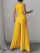 Mono Elegante de Doble Botonadura con Pliegues y Cinturón