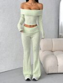 Set de Top Corto y Pantalones Acampanados con Hombros Descubiertos