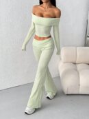 Set de Top Corto y Pantalones Acampanados con Hombros Descubiertos