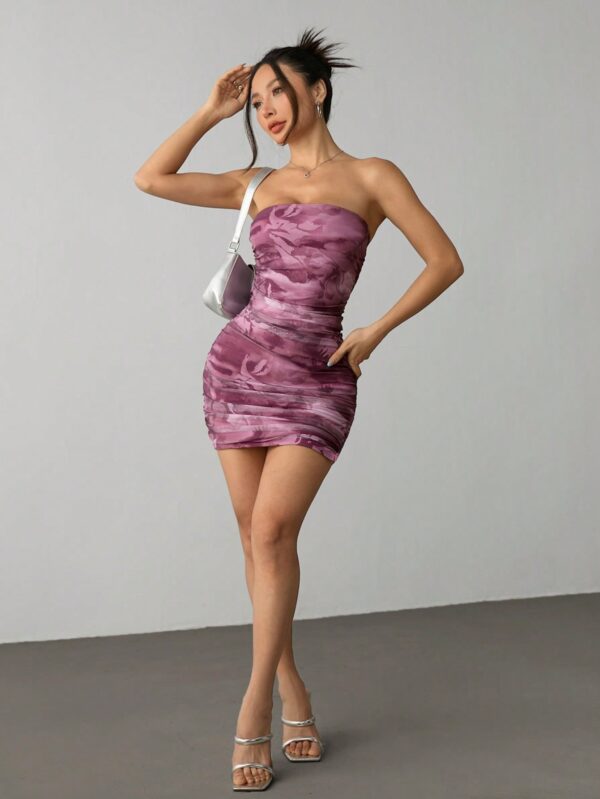 Vestido Mini Strapless con Estampado y Ruched - Image 30
