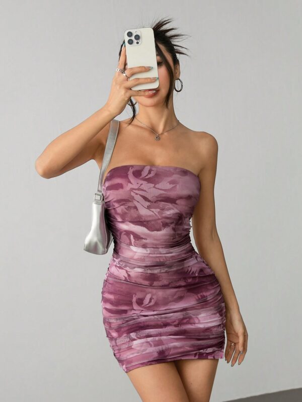Vestido Mini Strapless con Estampado y Ruched - Image 32
