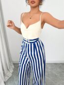 Mono Elegante a Rayas con Cinturón y Tirantes