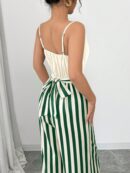Mono Elegante a Rayas con Cinturón y Tirantes