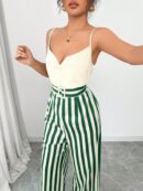 Mono Elegante a Rayas con Cinturón y Tirantes